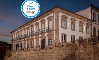 Condes de Azevedo Palace Apartments