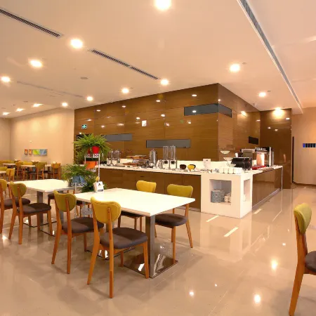 Holiday Inn Express XI'AN HIGH-TECH ZONE by IHG(Jin Ye Road) Отели рядом с достопримечательностью «Xi'an Jiaotong University No.1 Affiliated Hospital Chang'an Hospital»