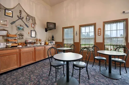 Super 8 by Wyndham Pella