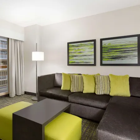 Embassy Suites by Hilton Newark Wilmington South