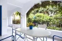 Daphne's Club Hotel Apartments Hotel a Corinthia