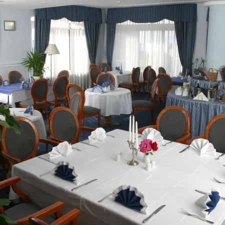 Hotel Rosina Отели рядом с достопримечательностью «Пляж Сент-Петер»