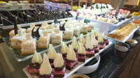 Ambassador Plaza Hotel - breakfast