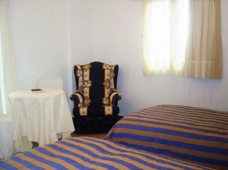 Kalimera Hotel Отели рядом с достопримечательностью «Paralia Plaka»