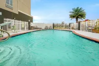 La Quinta Inn & Suites by Wyndham Gonzales La - 2つ星