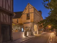 Hôtel Aux Vieux Remparts Hotels in Provins
