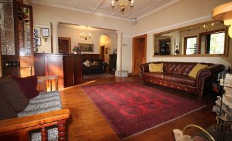 Mountain Manor Guest House & Executive Suites