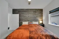 The Jolly Rancher, King beds, Luxury Furnishings, Great Reviews!
