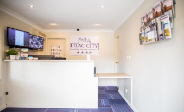 Lilac City Motor Inn & Steakhouse