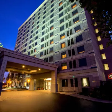 Hampton Inn NY-JFK Отели рядом с достопримечательностью «Железнодорожная станция JFK Air Train»