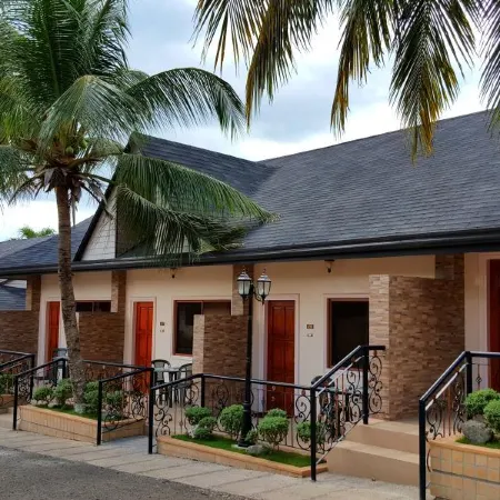 Bohol Tropics Resort Отели рядом с достопримечательностью «Bohol National Museum»