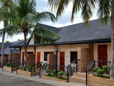 Bohol Tropics Resort Отели в г. Тагбиларан