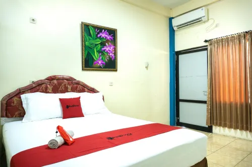 RedDoorz Near H. Hasan Aroeboesman Airport - WiFi