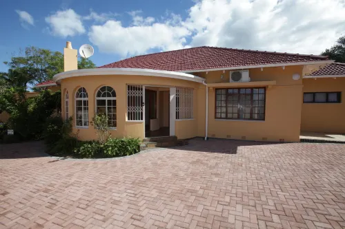 Rose Petals Guest House - Pensions