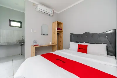 RedDoorz Plus Near Jungeland Sentul Hoteles en Babakan Madang