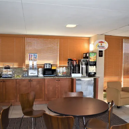 Super 8 by Wyndham Ocala I-75