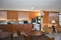 Super 8 by Wyndham Ocala I-75 - parking