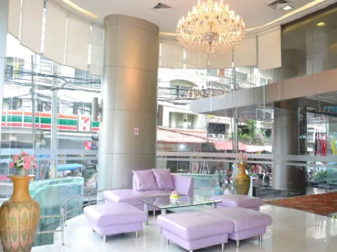 Mayflower Grande Hotel