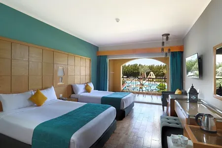 Prima Life Makadi Hotel - All Inclusive Отели рядом с достопримечательностью «Grand Waterworld Makadi : Water Slides»