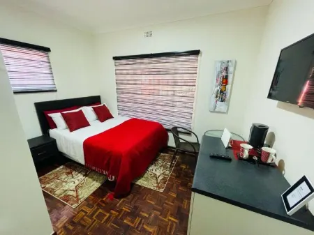 Ithonsi Guesthouse and Spa Отели в г. Кемптон Парк