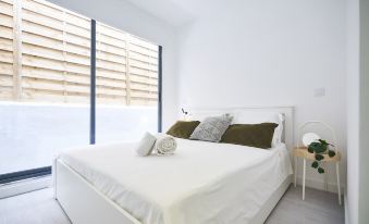 Altido Modern 3-Br Apartment in Western Lisbon