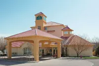La Quinta Inn & Suites by Wyndham Denver Southwest Lakewood Hotels near Red Rocks Park and Amphitheatre