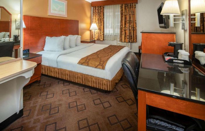Travelodge by Wyndham Burbank-Glendale