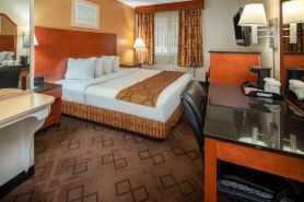 Travelodge by Wyndham Burbank-Glendale