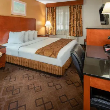 Travelodge by Wyndham Burbank-Glendale