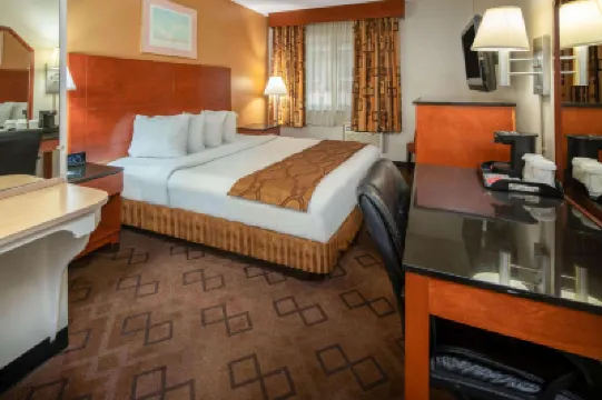 Travelodge by Wyndham Burbank-Glendale Hotels in der Nähe von Flughafen Burbank