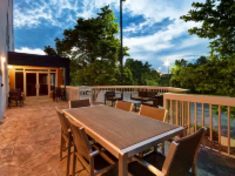 แฮมป์ตัน อินน์ โปโตแมกมิลส์/วูดบริดจ์ โรงแรมในวูดบริดจ์