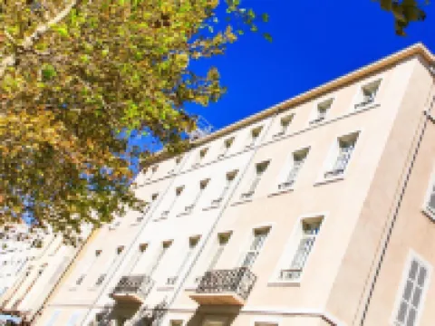 ベスト・ウェスタン・ホテル・マルセイユ・ブルス・ビュー・ポール ロンシャン宮殿周辺のホテル