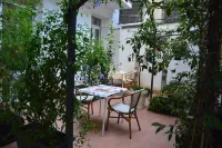 Petrucci Garden B&B Hotels in Spaccanapoli