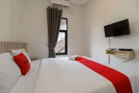 RedDoorz Syariah Near Rsud Siti Fatimah Palembang Hotels in Pipa Jaya
