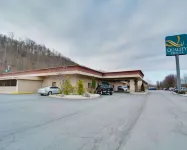 Quality Hotel and Conference Center - parking
