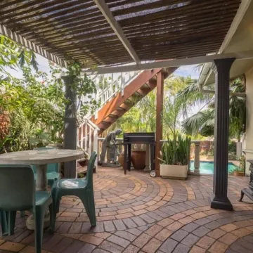 Carrington Guest House Hotels near Umbilo Station