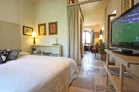 Castrum di Serravalle Hotels in Revine Lago
