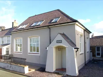 Yr Hen Festri Hotels near Caernarfon Railway Station