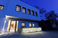 Genuss am Hof Hotels near Schloss Halbturn
