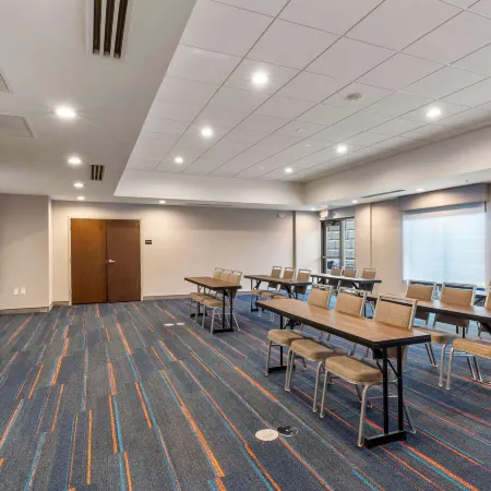 Hampton Inn by Hilton Colorado Springs Northeast Отели рядом с достопримечательностью «Парк Коттонвуд Крик»