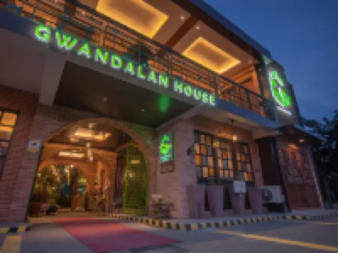 กวานดาลันเฮาส์ โรงแรมในดีโปโลก