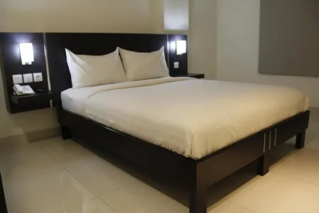 Bella Vita Hotel Kupang Отели в г. Купанг