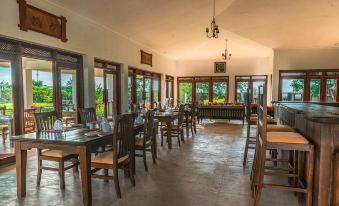 Suitetrails - Moyoni Airport Lodge