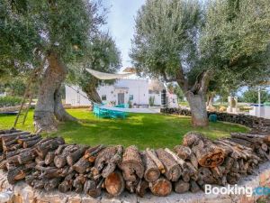 Rebea Trulli Home with Pool Fasano