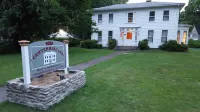 Centennial Inn Bed & Breakfast Hotels in Conneaut