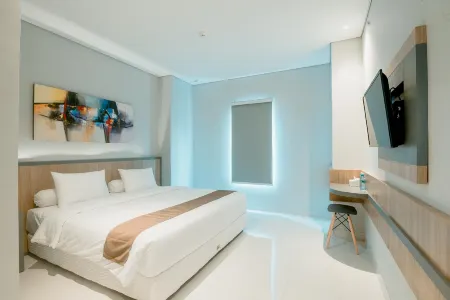 Front One Hotel Gresik Отели в г. Gresik