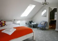 The Manor House at Quorn Hotels in Чарнууд