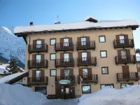 Hotel du Glacier فنادق في La Thuile