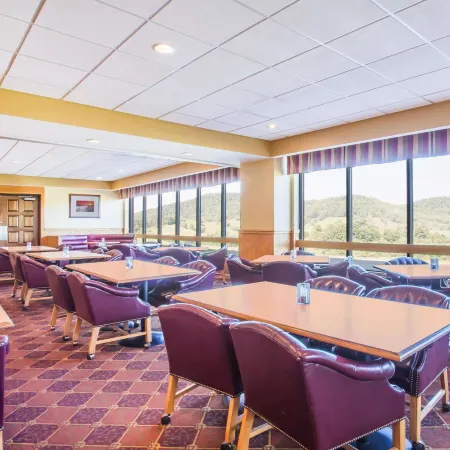 Days Inn & Suites by Wyndham Sutton Flatwoods