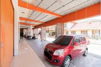 RedDoorz Syariah near Pasar Aur Kuning Hotel di Padang Lua